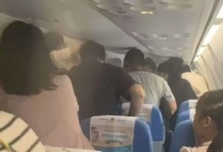 厦门航班爆料事件视频,乘客亲身经历惊险一幕，视频曝光引关注