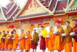 网友爆料某明星去佛寺的视频,虔诚祈祷引发网友热议