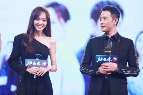 全娱乐圈带凳子吃瓜